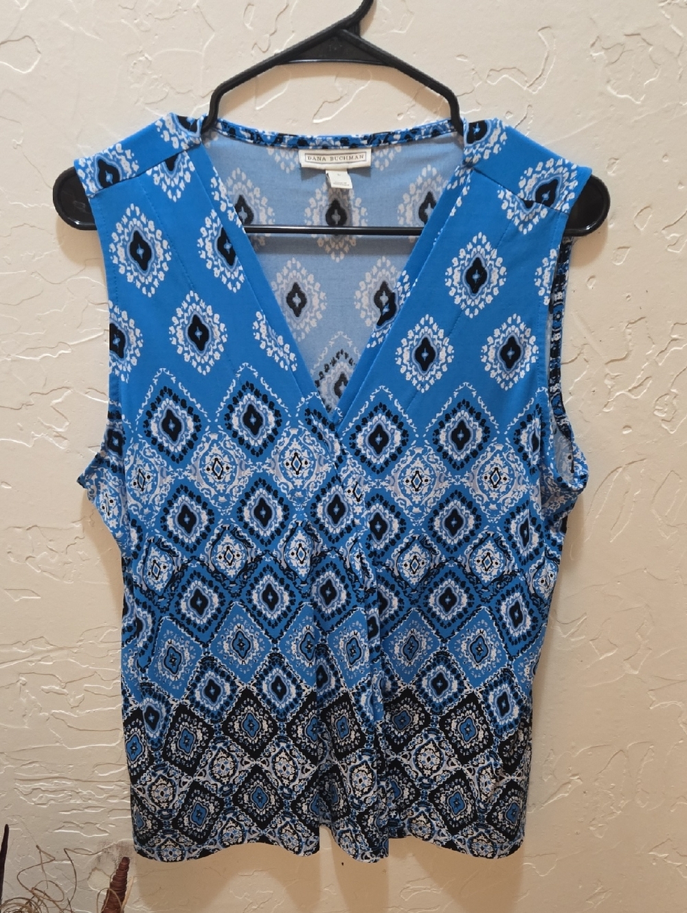Dana Buchman Blue and Black Geometric Sleeveless V-Neck Top
